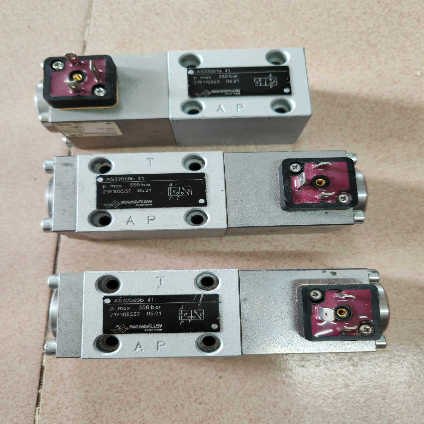 万福乐WANDFLUH电磁阀，型号AS32060b有一个，A适用