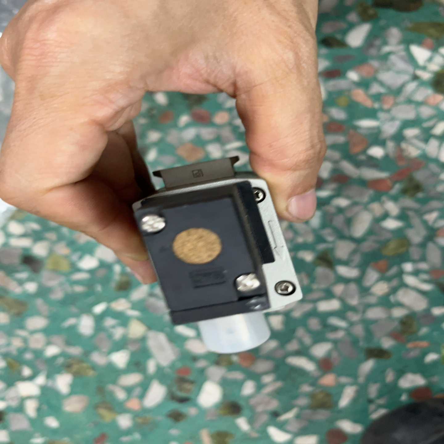 询价~ EAV2000-F02-5Y0-Q，的联系