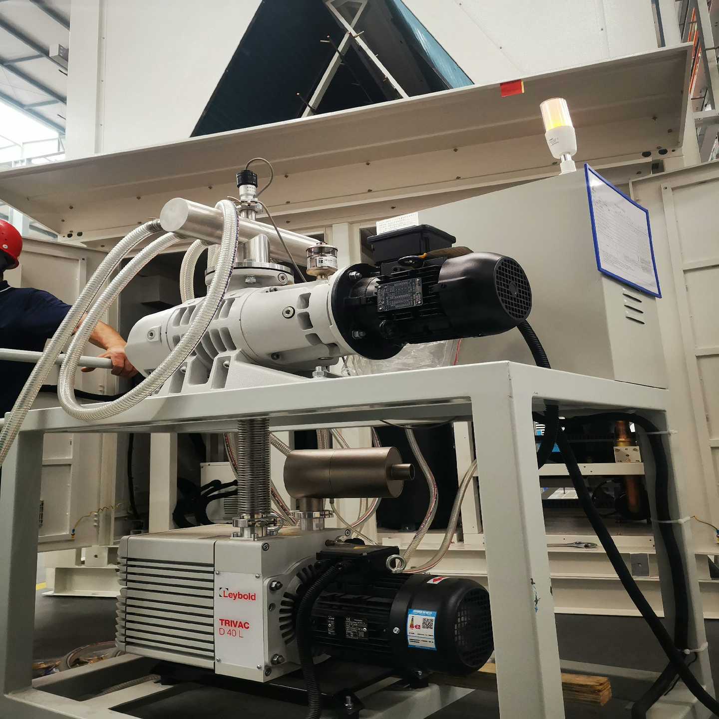 咨询-莱宝罗茨真空泵机组九成新