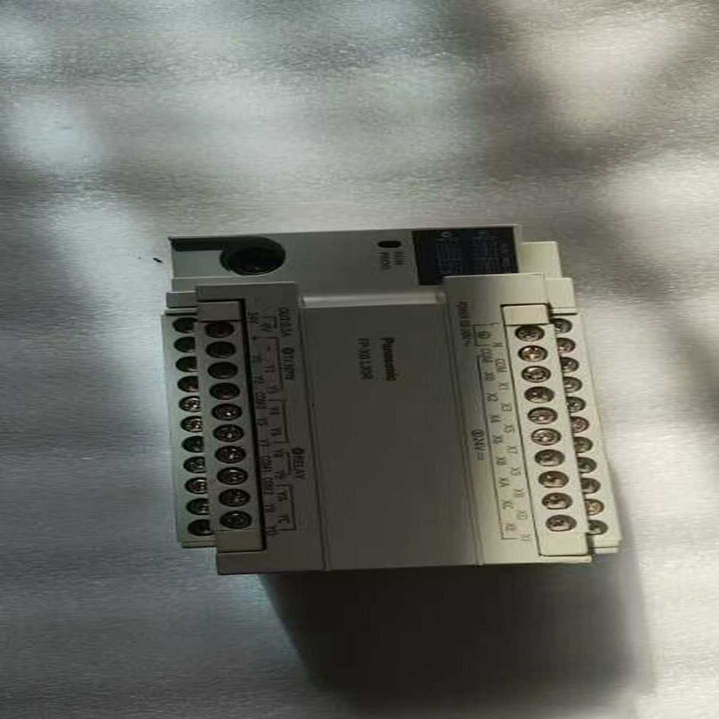 松下PLC，AFPX0L30R-F功能包好，成色充新--议价商品