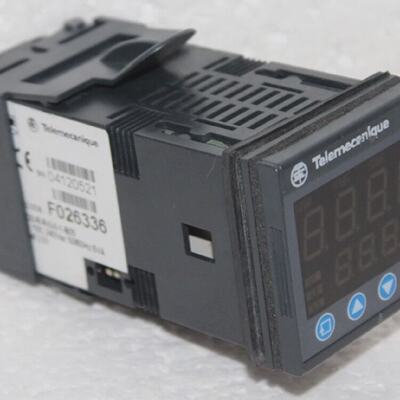 Telemecanique F026336 Contrleur de temprature TYPE 600RR001B