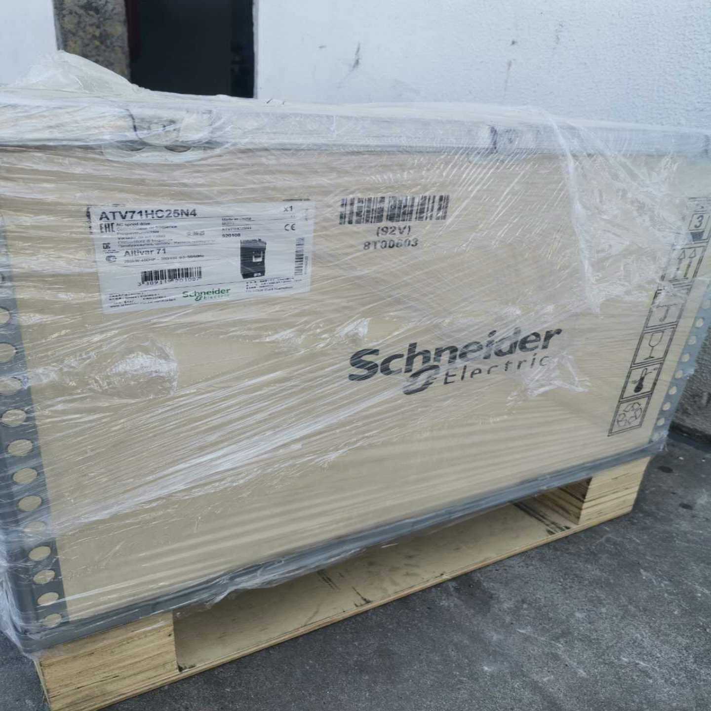 询价变频器ATV71HC25N4，保内，议