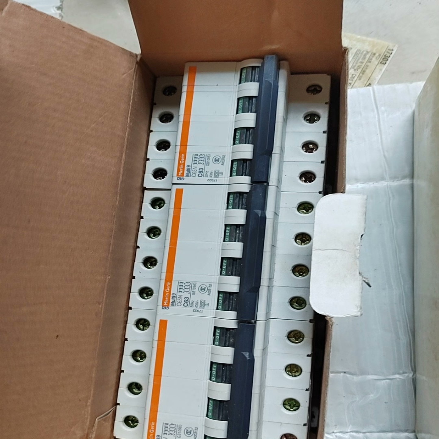 议价梅兰日兰断路器C65N，C63，4P，还有2个，库存货，售出