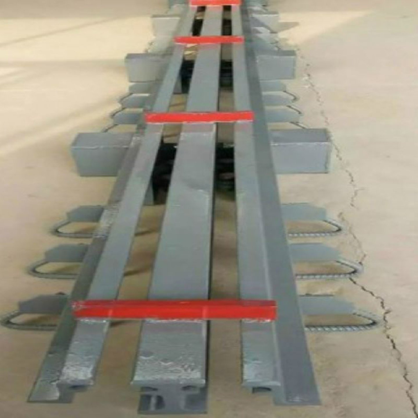 公路桥梁伸缩缝GQFC40F60D80毛勒伸缩缝异型钢梳齿板伸缩装置胶条,基础建材,基础材料,淘宝优惠券,粉丝福利购,淘宝优惠卷