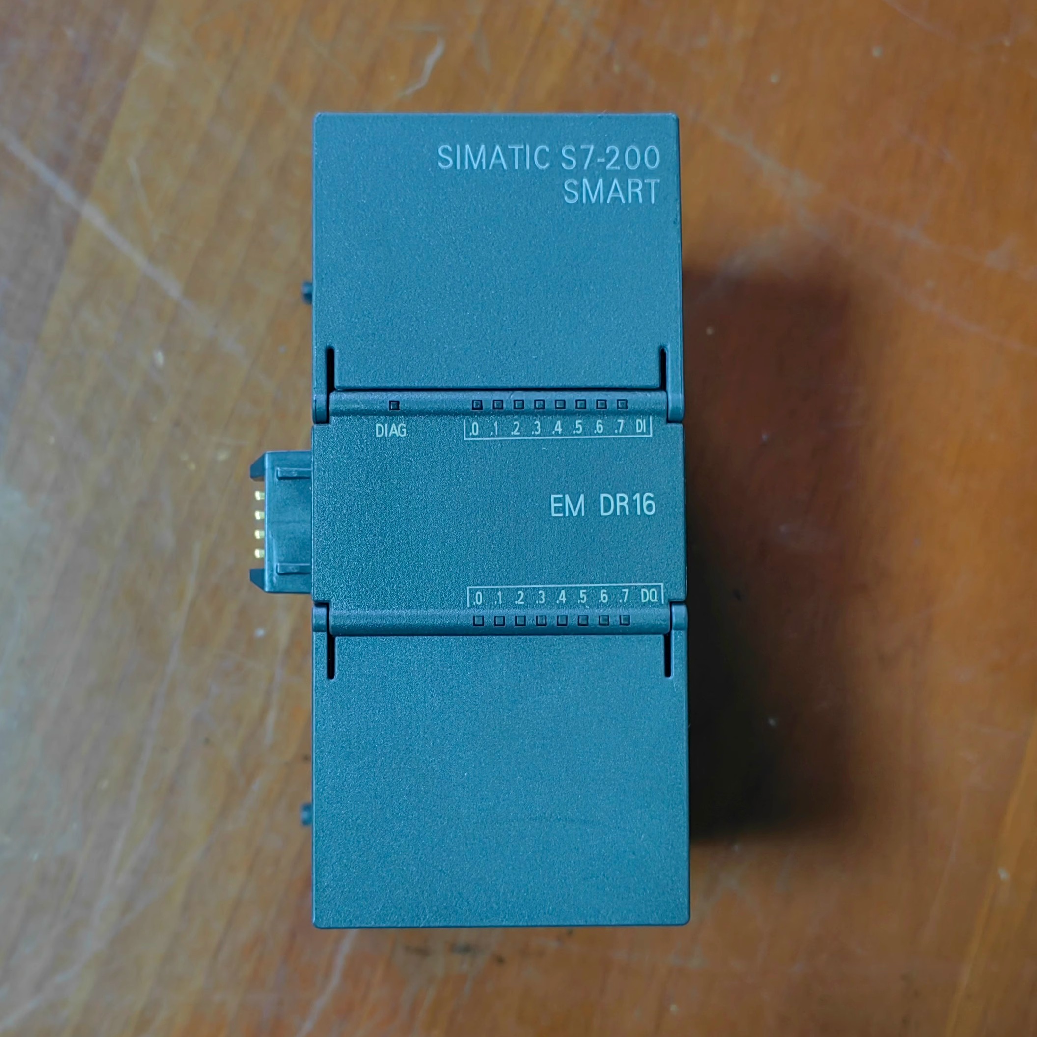 EM  DR16   6ES7  288-2DR16-0AA0  8入8出继电器型