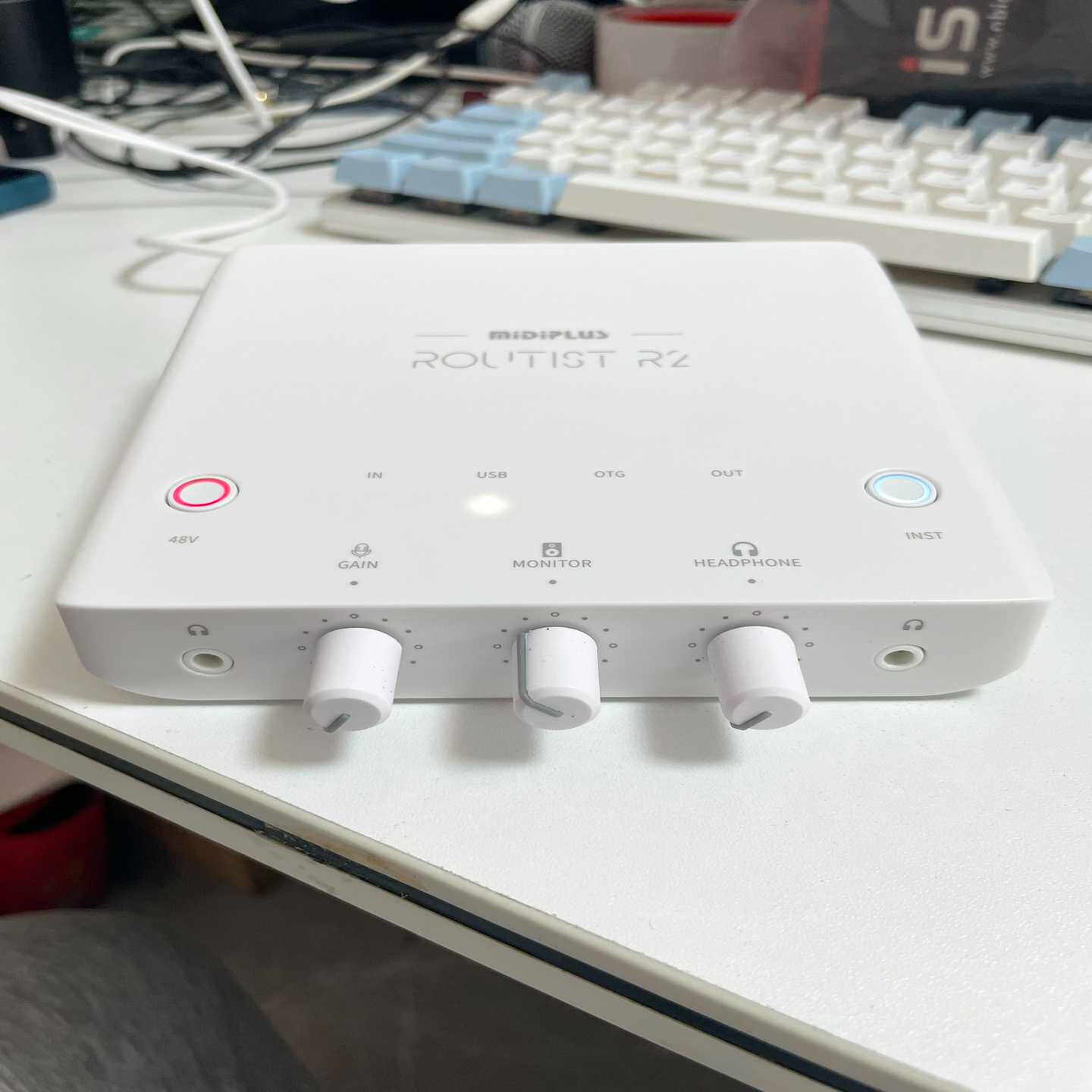 迷笛r2声卡midiplus网红声卡库存没用几次成色--议价商品