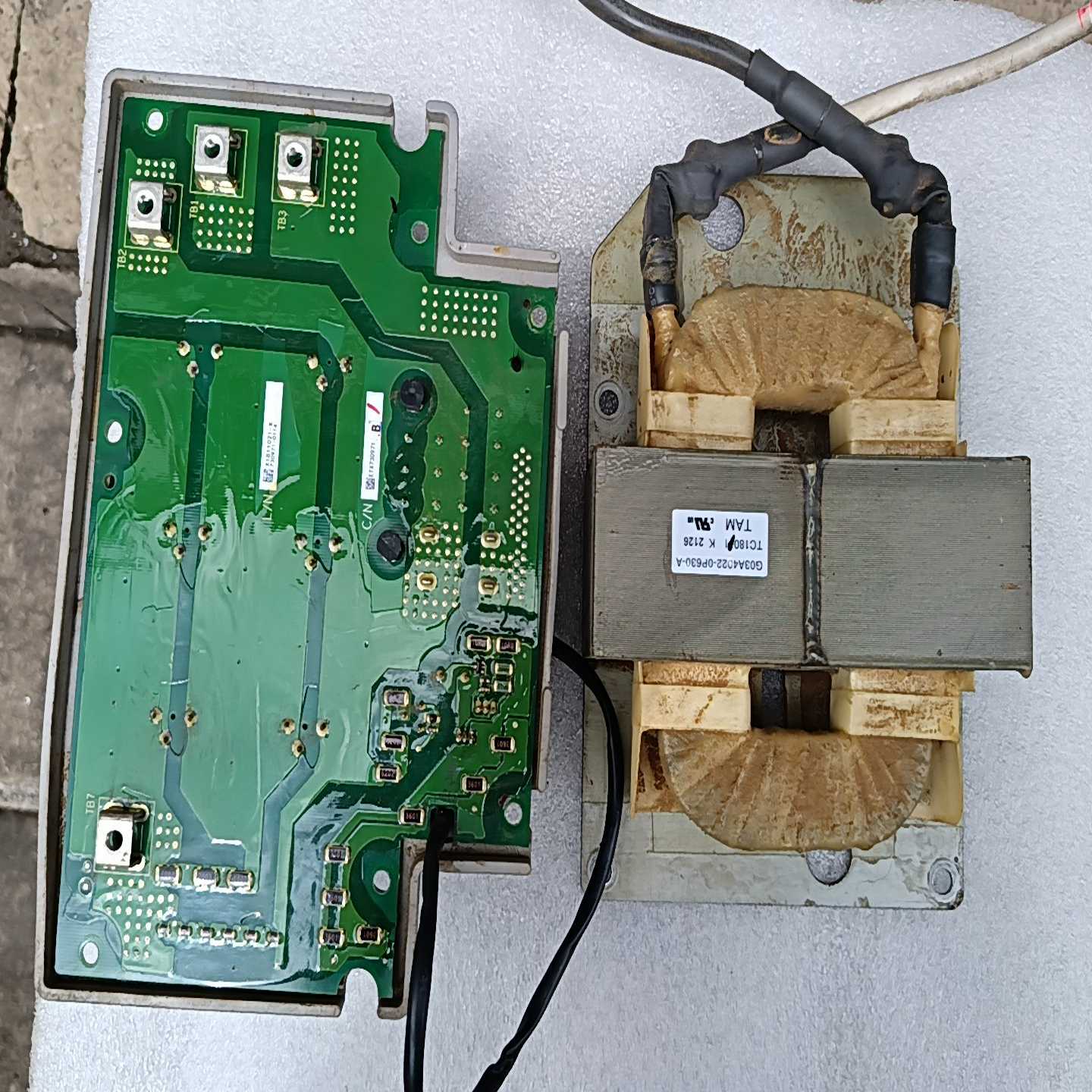 GA700变频器电容板400-089-429-01D400询价