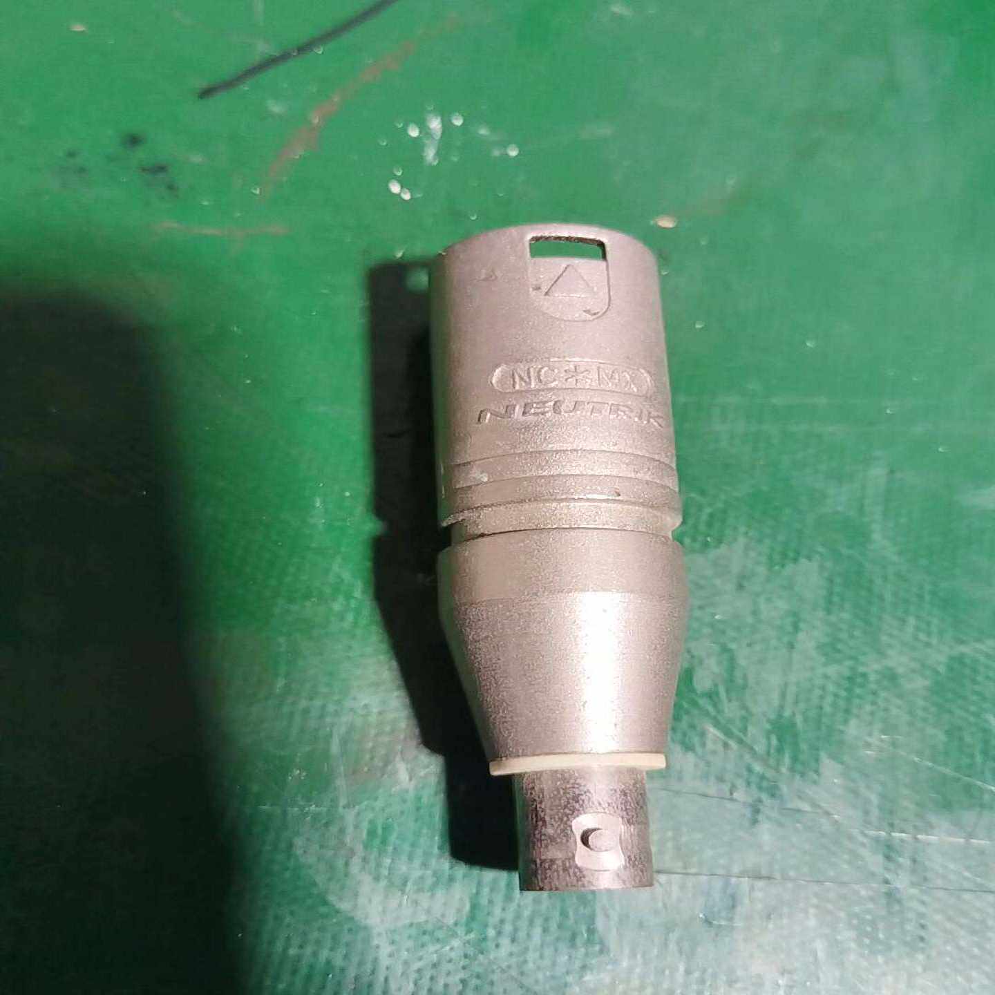 询价NEUTRIK纽崔克三芯公卡侬转BNC一体转接器插头，原装正