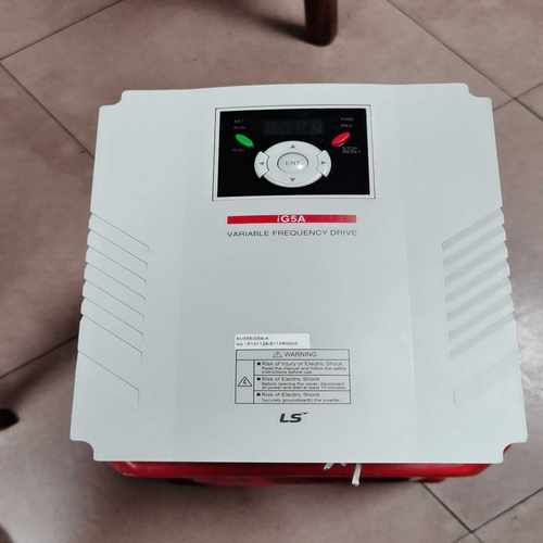 的一个iG5A变频器，5.5kw，380V电压 ，外观成（佳毅工控）