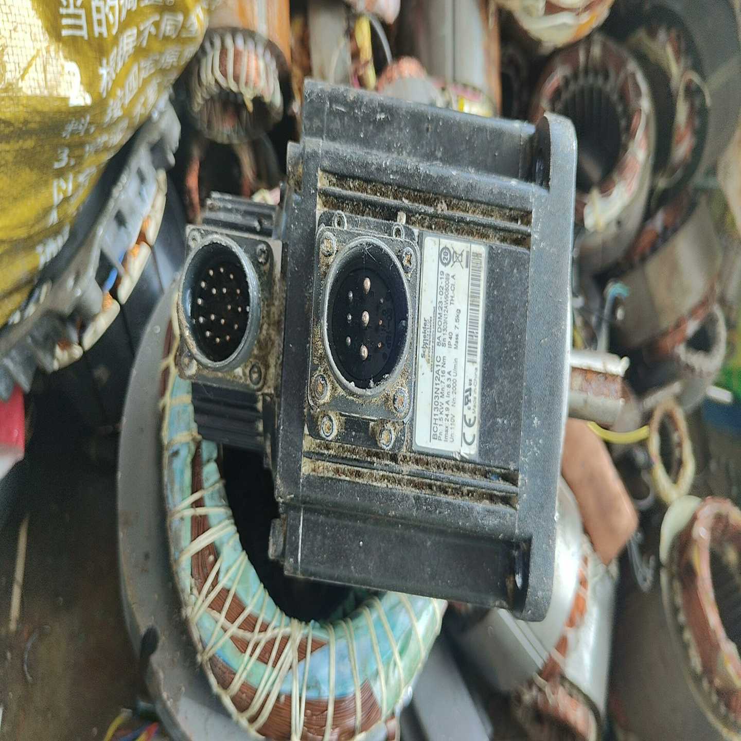 施耐德伺服电机BCH1303N12A1C实物拍摄具体看图出售--议价商品