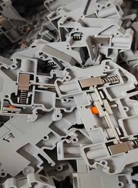 议价菲尼克斯端子排USST6-T，有320个，库存未使用，无包