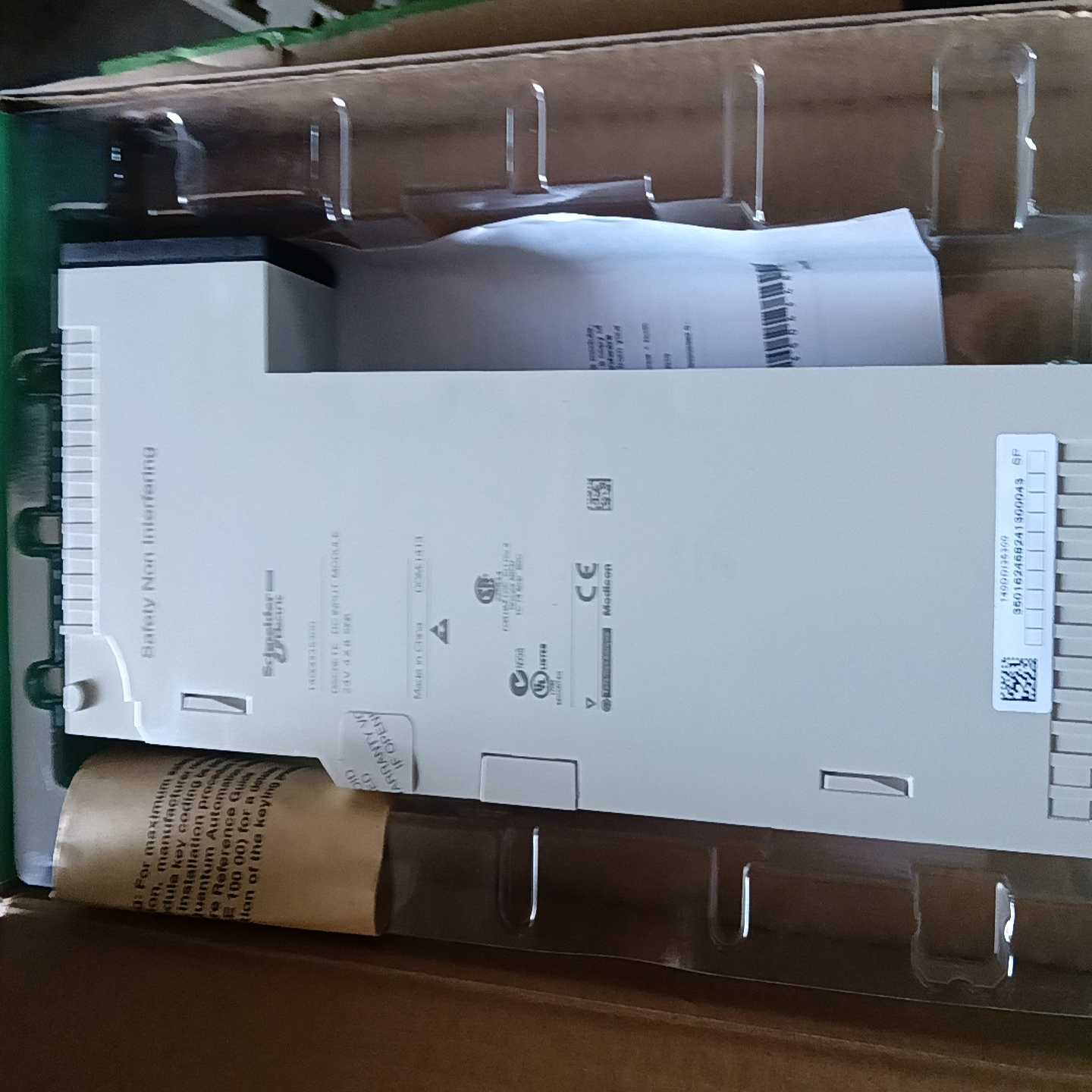 询140-DDl35300，工厂库存货，带包装。