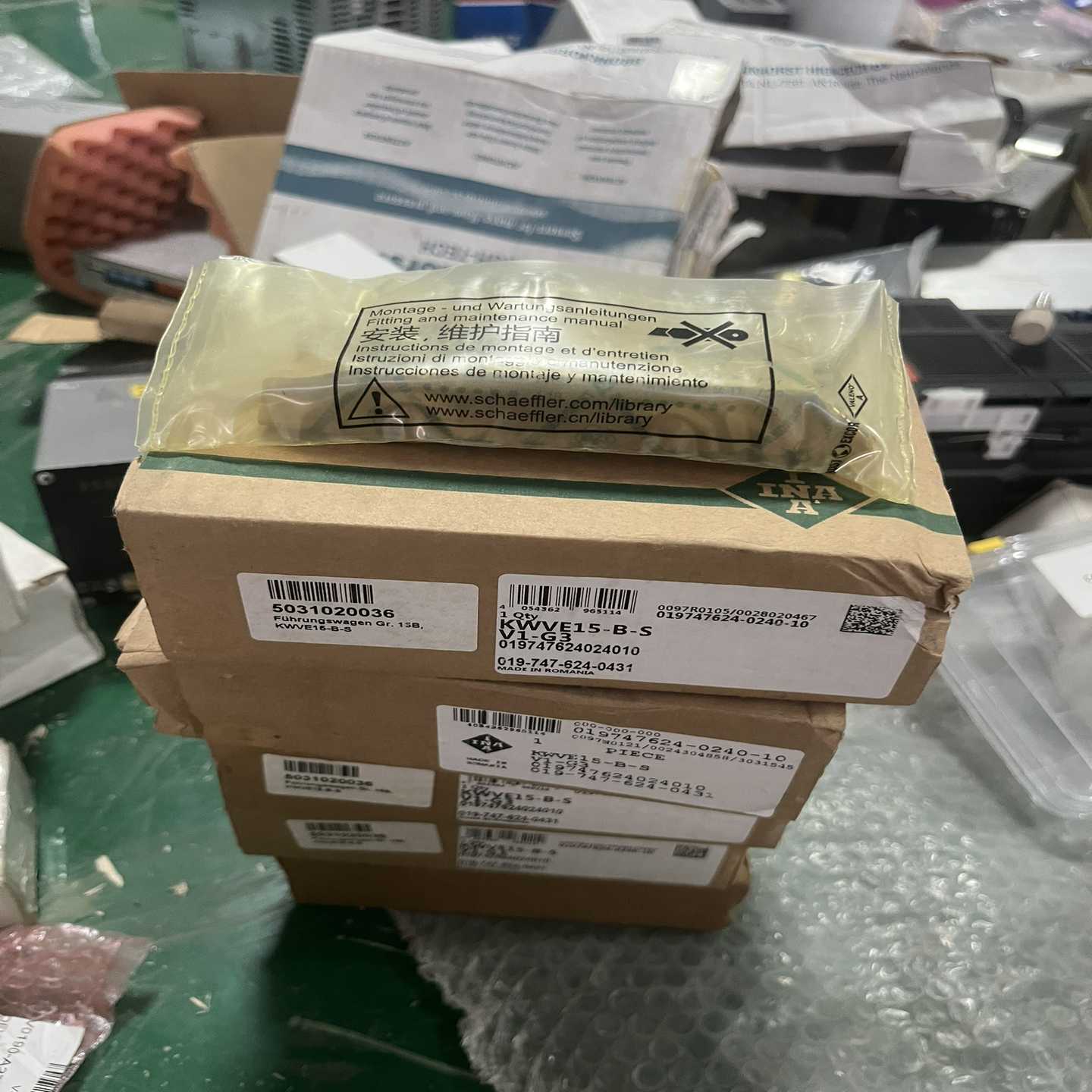 全新INAKWVE15-B-S导轨车，V1-G3型号，包装--议价商品