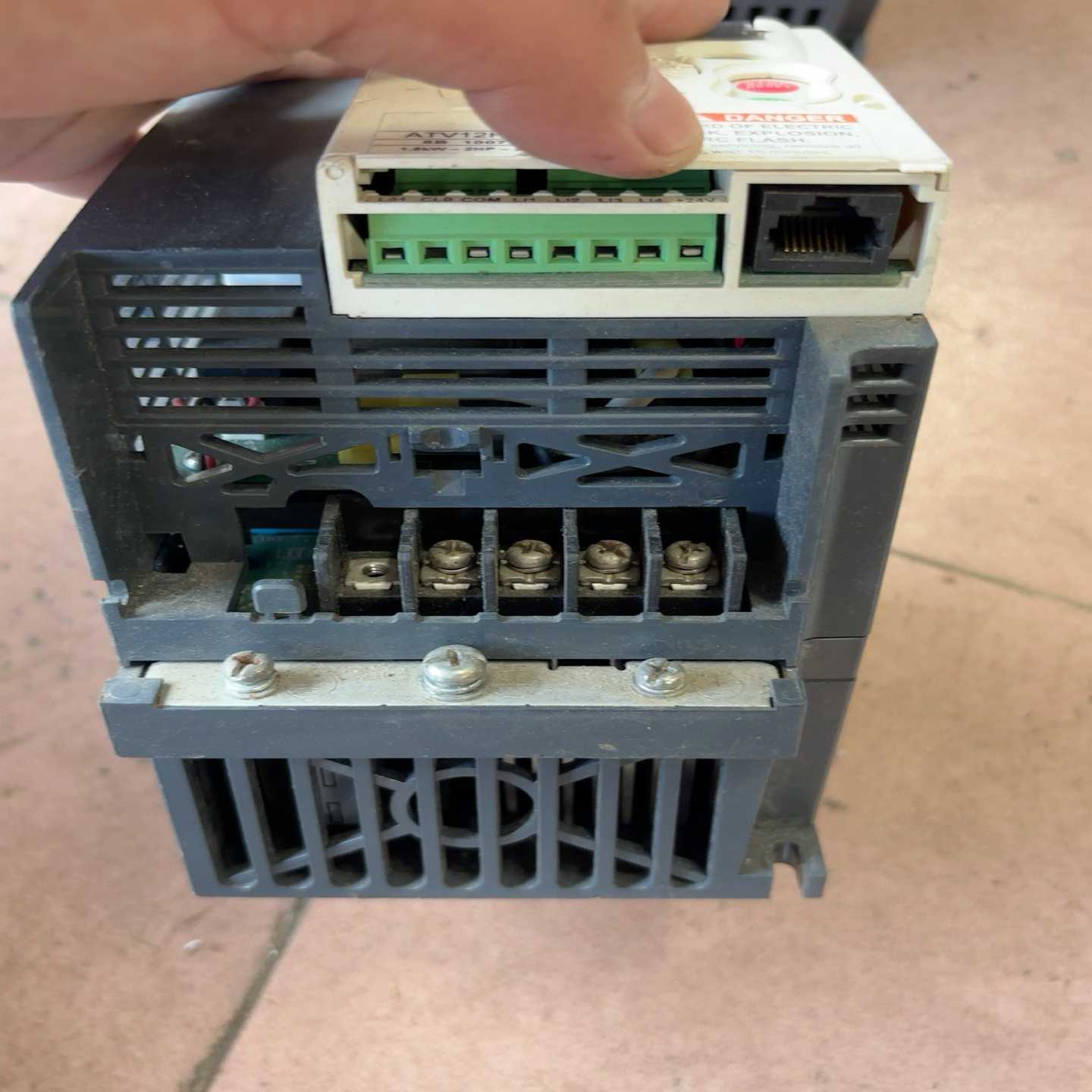 变频器ATV12HU15M2，1.5KW成色如图，~询价