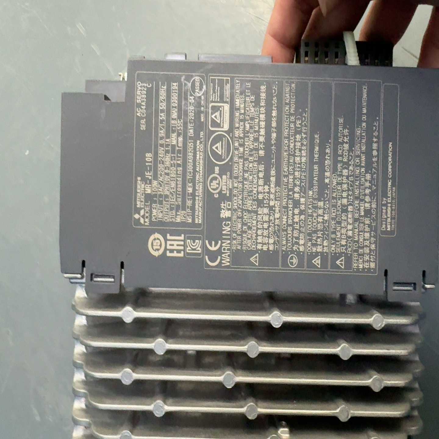 议价三菱伺服驱动器MR-J3C-10A。成色漂亮功能完好。实物拍摄现货