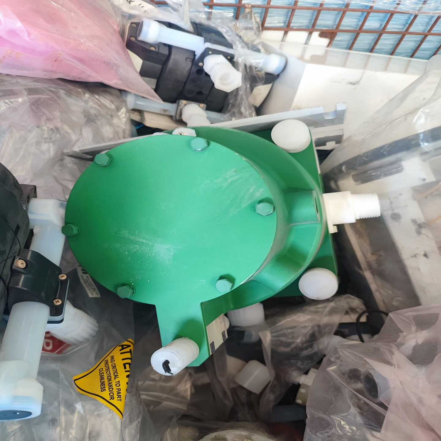 询价PS-40MA隔膜泵，型号LPW8，绿色外壳，白色接头，全新图片
