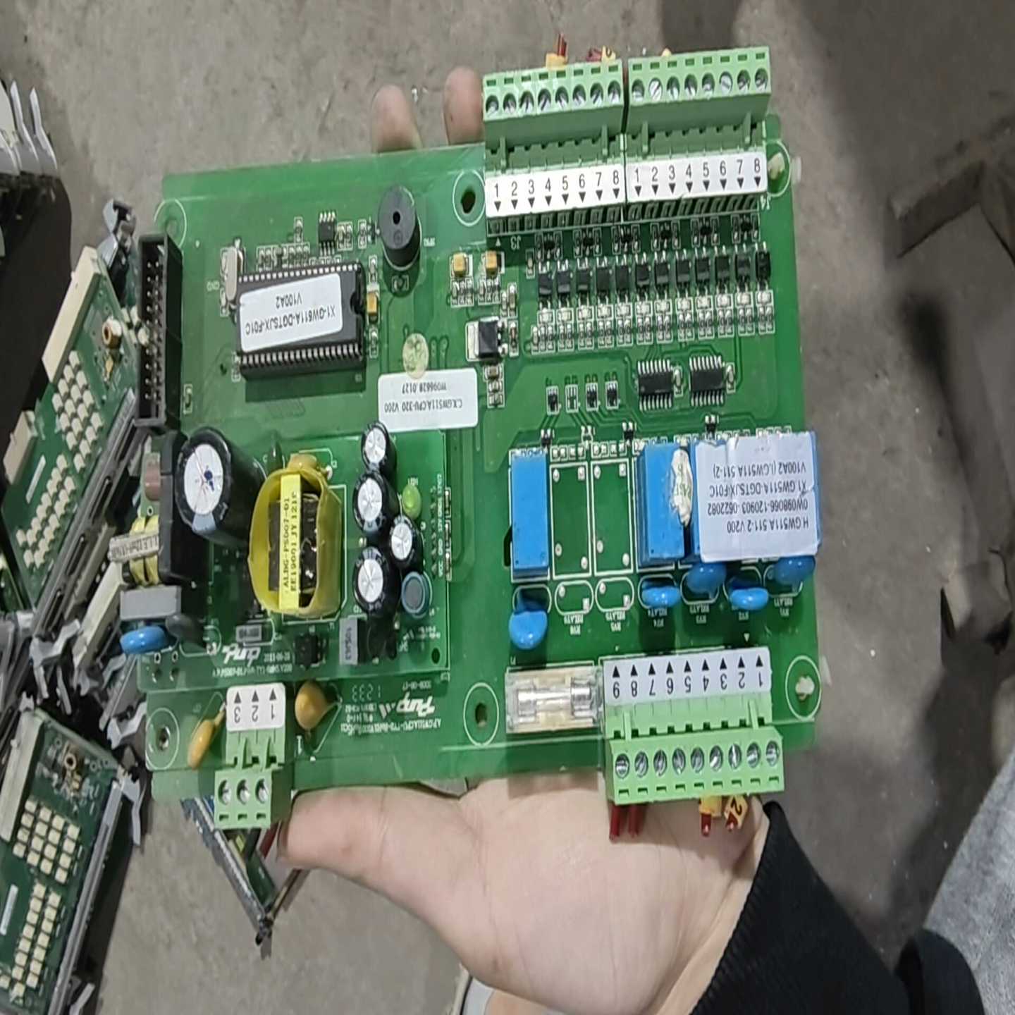 （议价）冷水机电脑板X1-GW511A-DGTSJX-F01C。