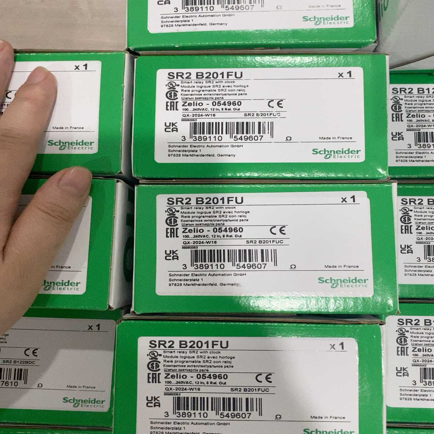 SR2B201FU施耐德全新原装控制器议价--议价商品