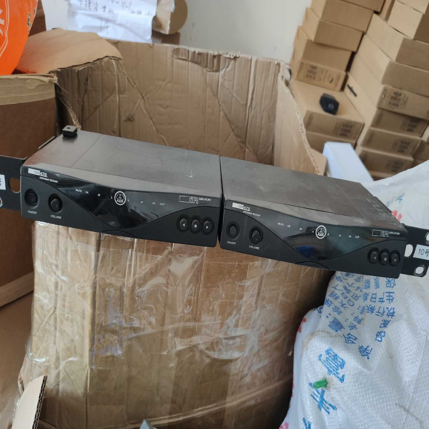 SR470接收主机十多台，频率650.100-680.00--议价商品