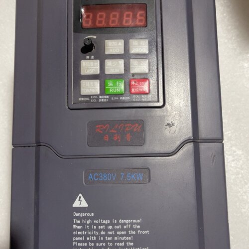 寻《日利普变频器RLP510D7R5G3B一台7.5kw
