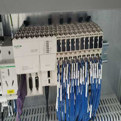 询价口罩机器设备上拆下来几个PLC，型号LMC058LF42，9