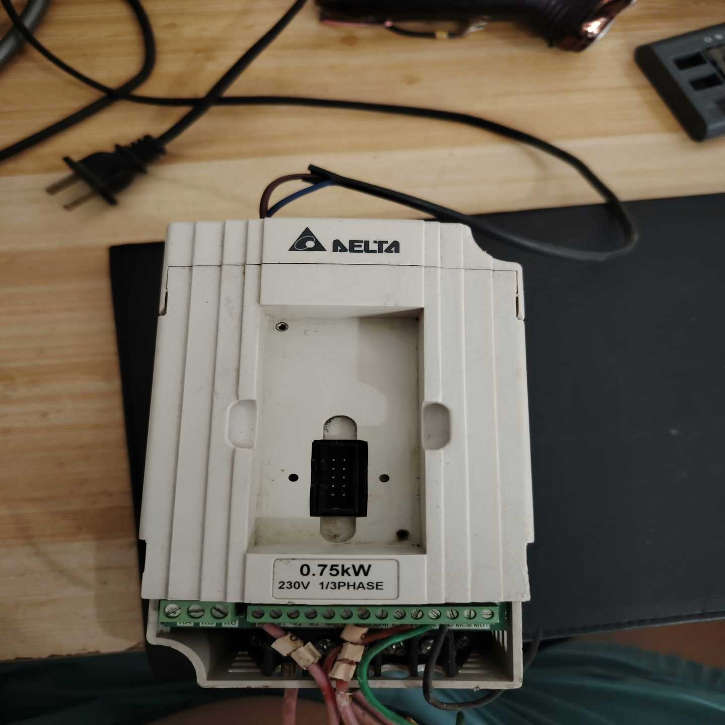 咨询-台达变频器，VFD007M21A，0.75KW，，轻