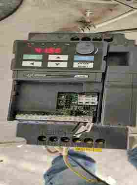 咨询-众辰Z2400-5R5G变频器剪线实图包正常使用