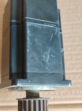 200W安川SGMAH02BBAB1伺服电机件剪线