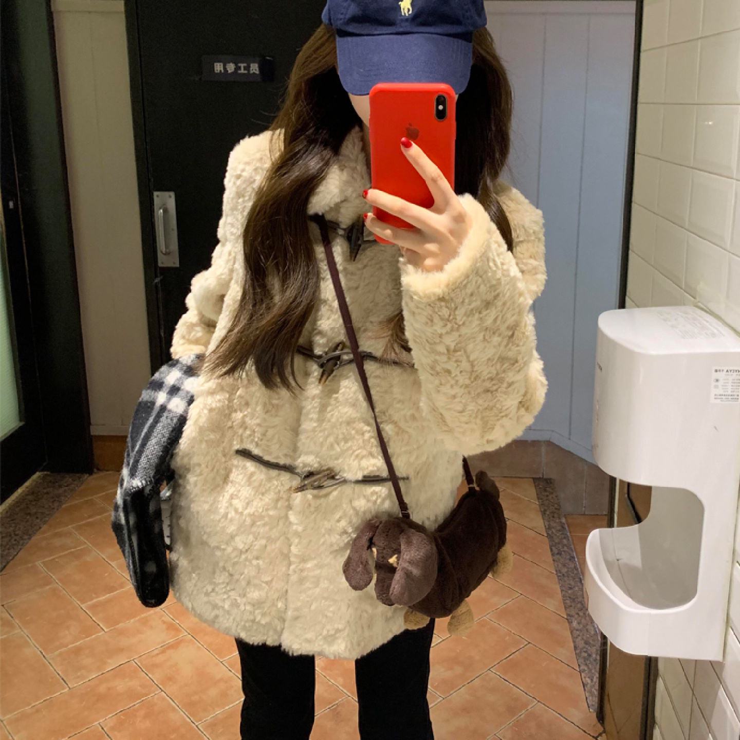 羊羔毛外套女秋冬新款宽松休闲高级皮毛一体独特牛角扣毛绒厚大衣