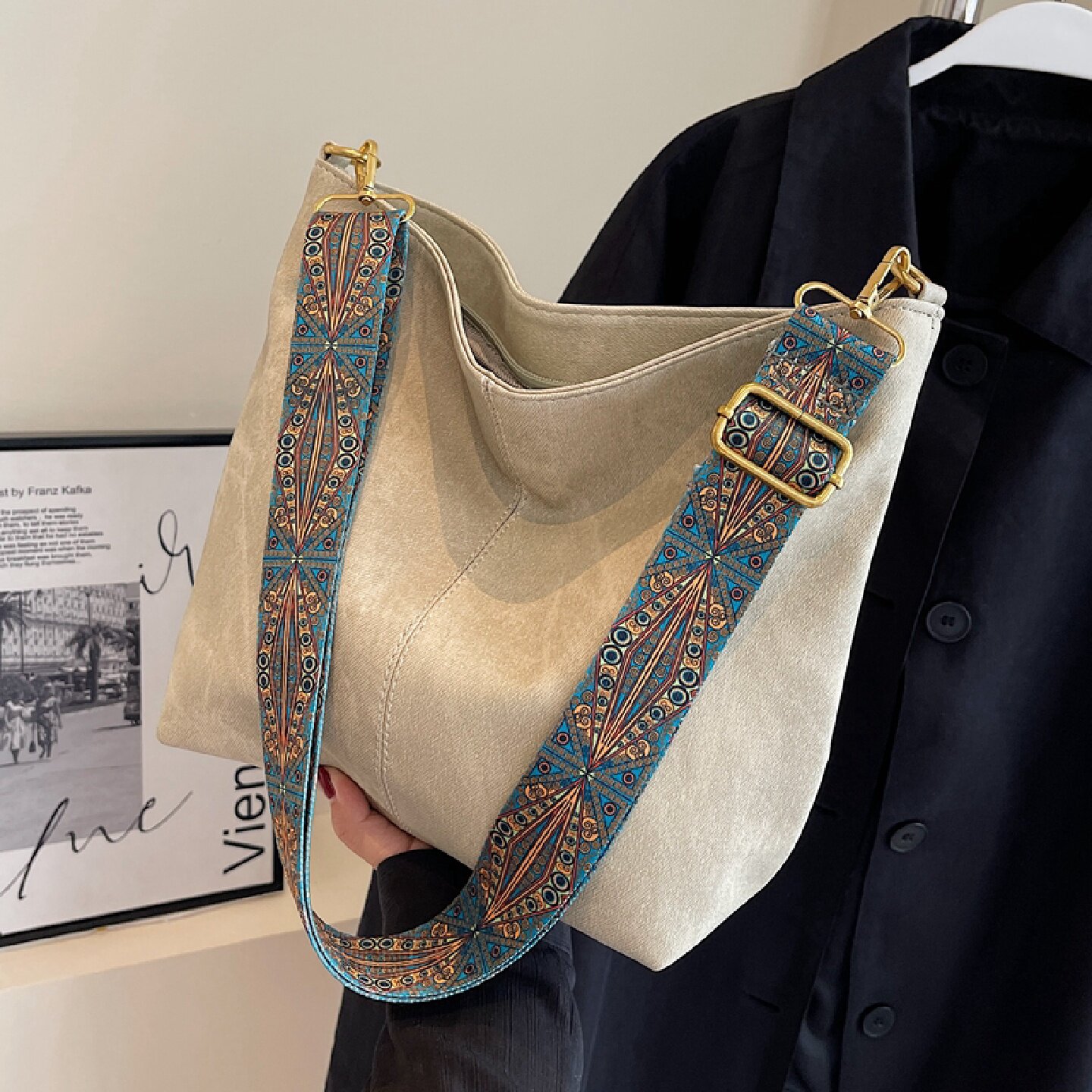 大容量包包女秋冬简约单肩包休闲宽带斜挎包大学生上课通勤托特包