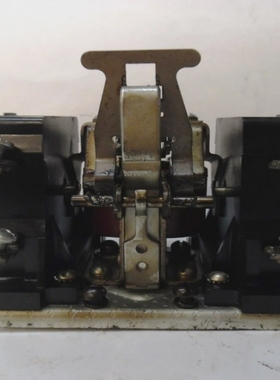 CUTLERHAMMERMOTORSTARTER9575ED4RELAYNO.752600VOLTM