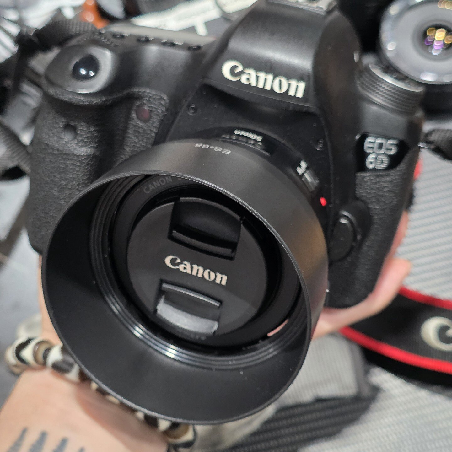 EOS 6D，98新，几乎全新，机身无明显使用痕迹，保存-议价