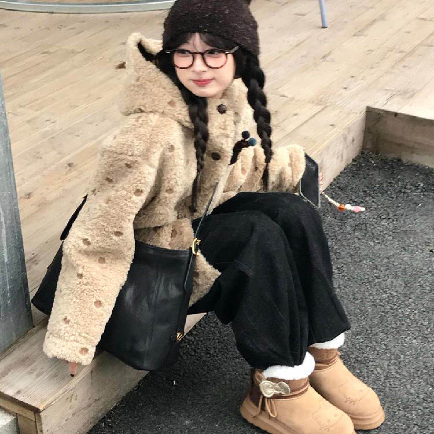 羊羔毛外套女2025新款爆款秋冬波点撞色短款皮毛一体连帽毛绒上衣