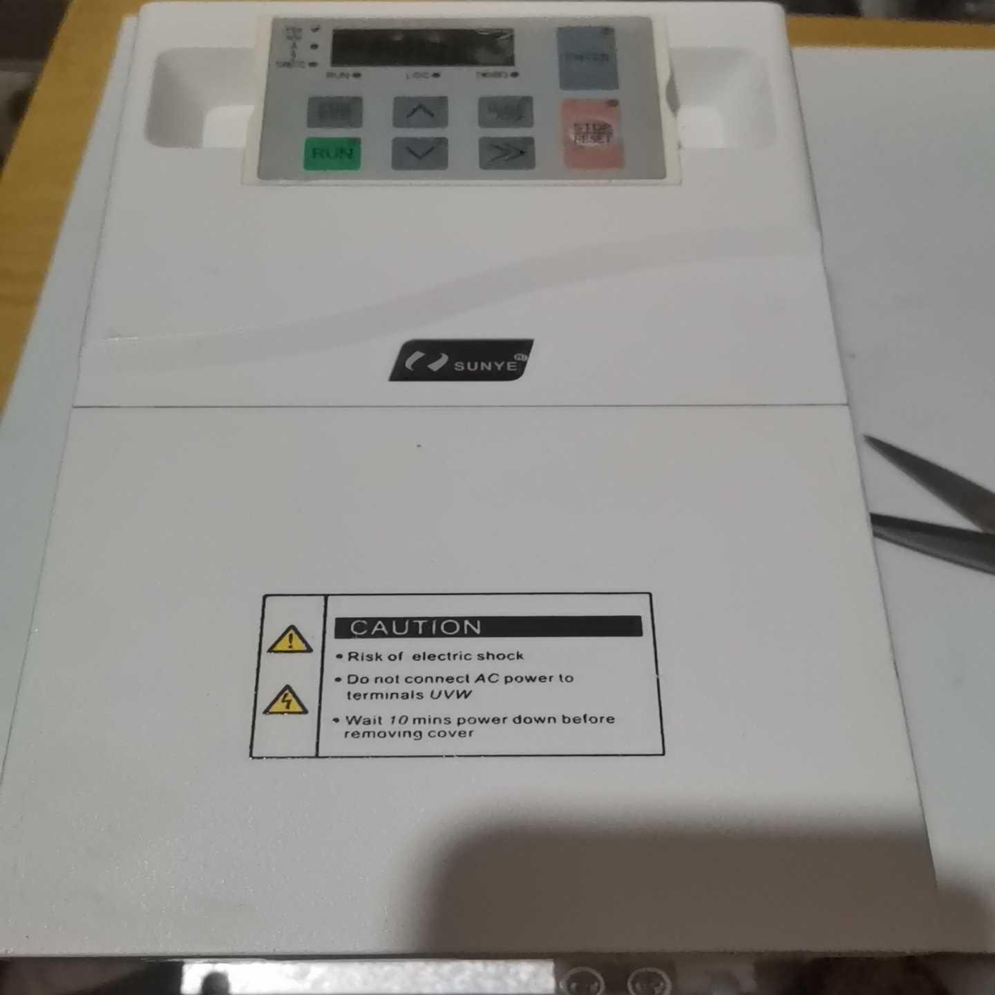 日业变频器E500-4T7R5B7.5KW380V议价