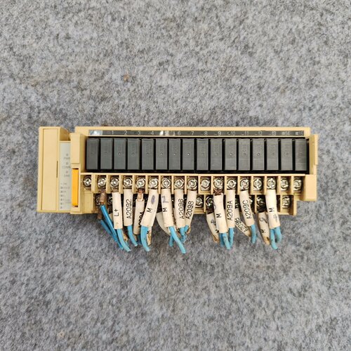 溢价-PLC模块SRT2ROC16件实物图拍摄