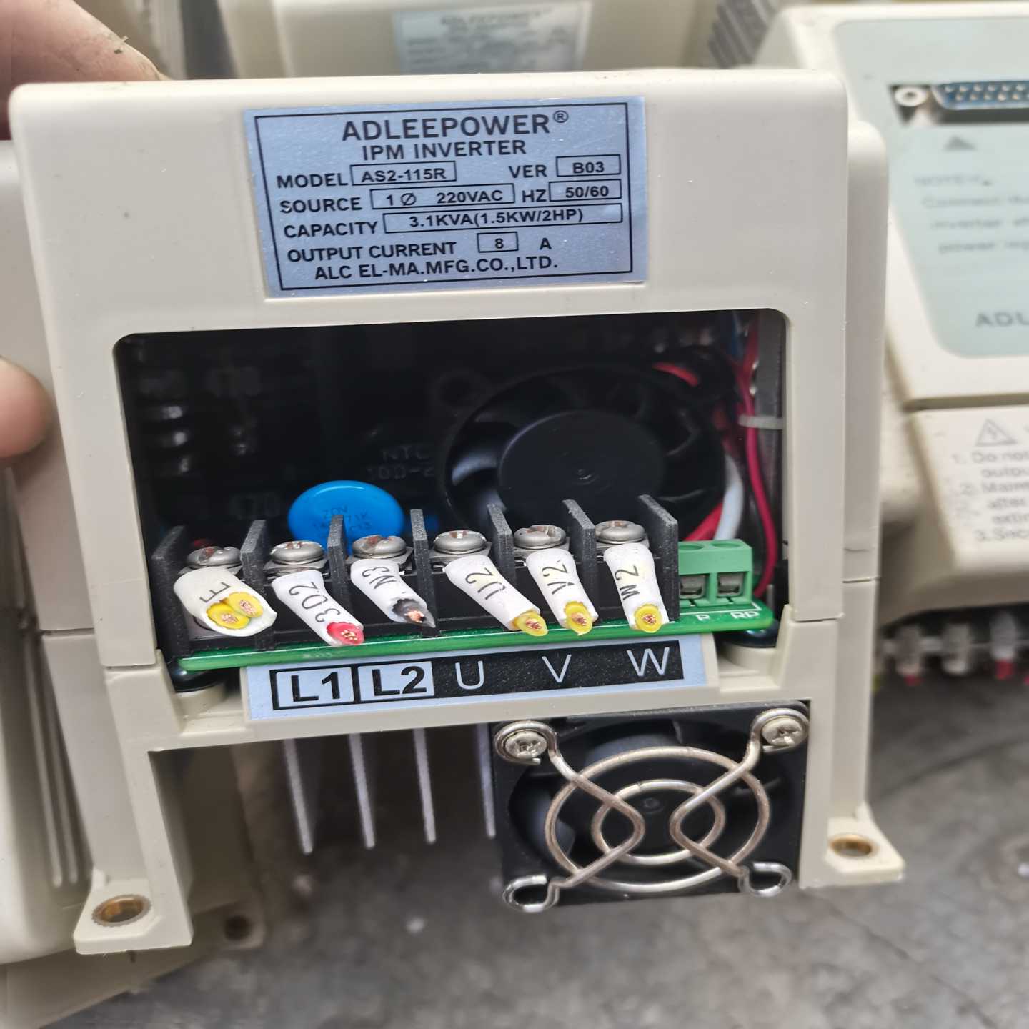 议价爱得利变频器220V1.5kw。外接面板和链接线都在。包好用