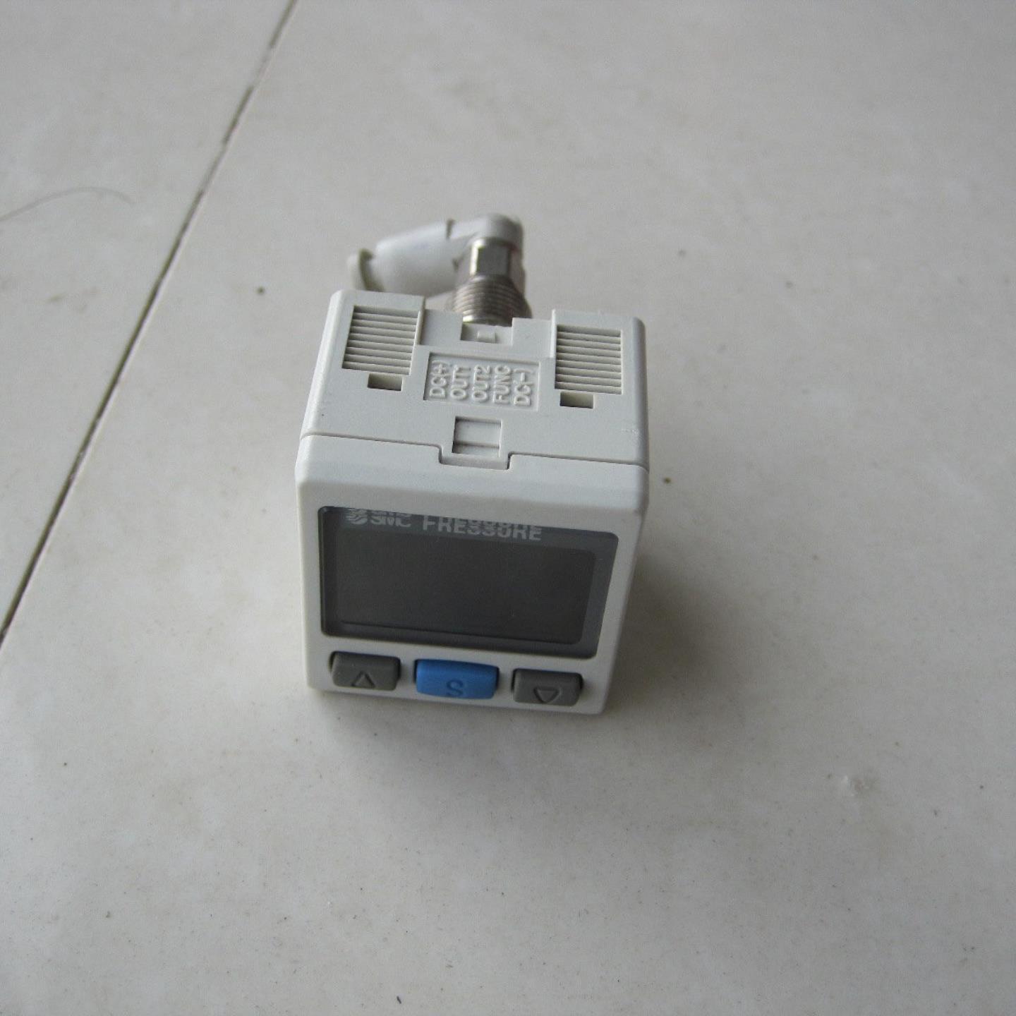 （议价)SMC压力表真空数显ISE30A-01-N 压力传感器正压表