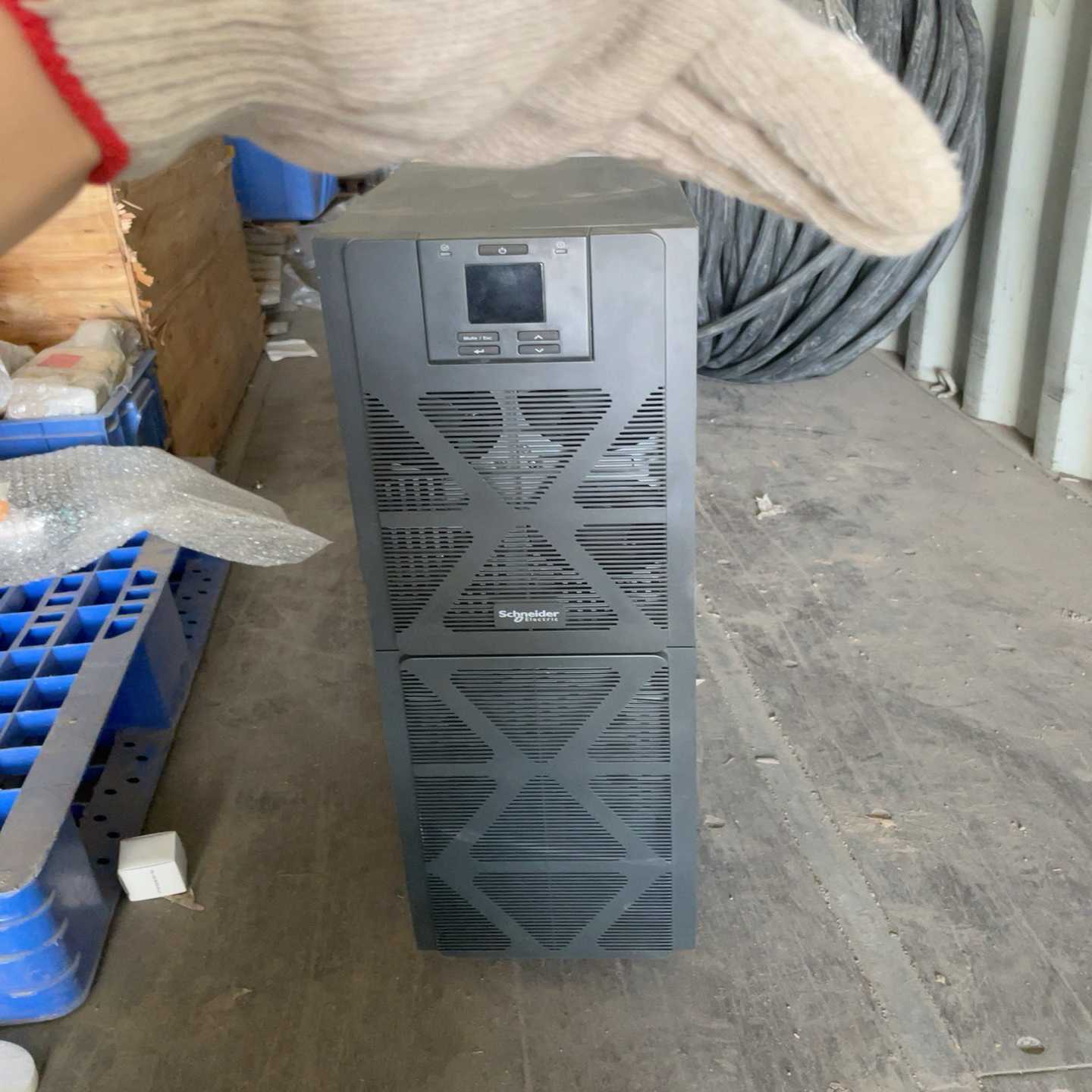 全新施耐德UPS不间断电源SPM10K三台全新两台89--议价商品