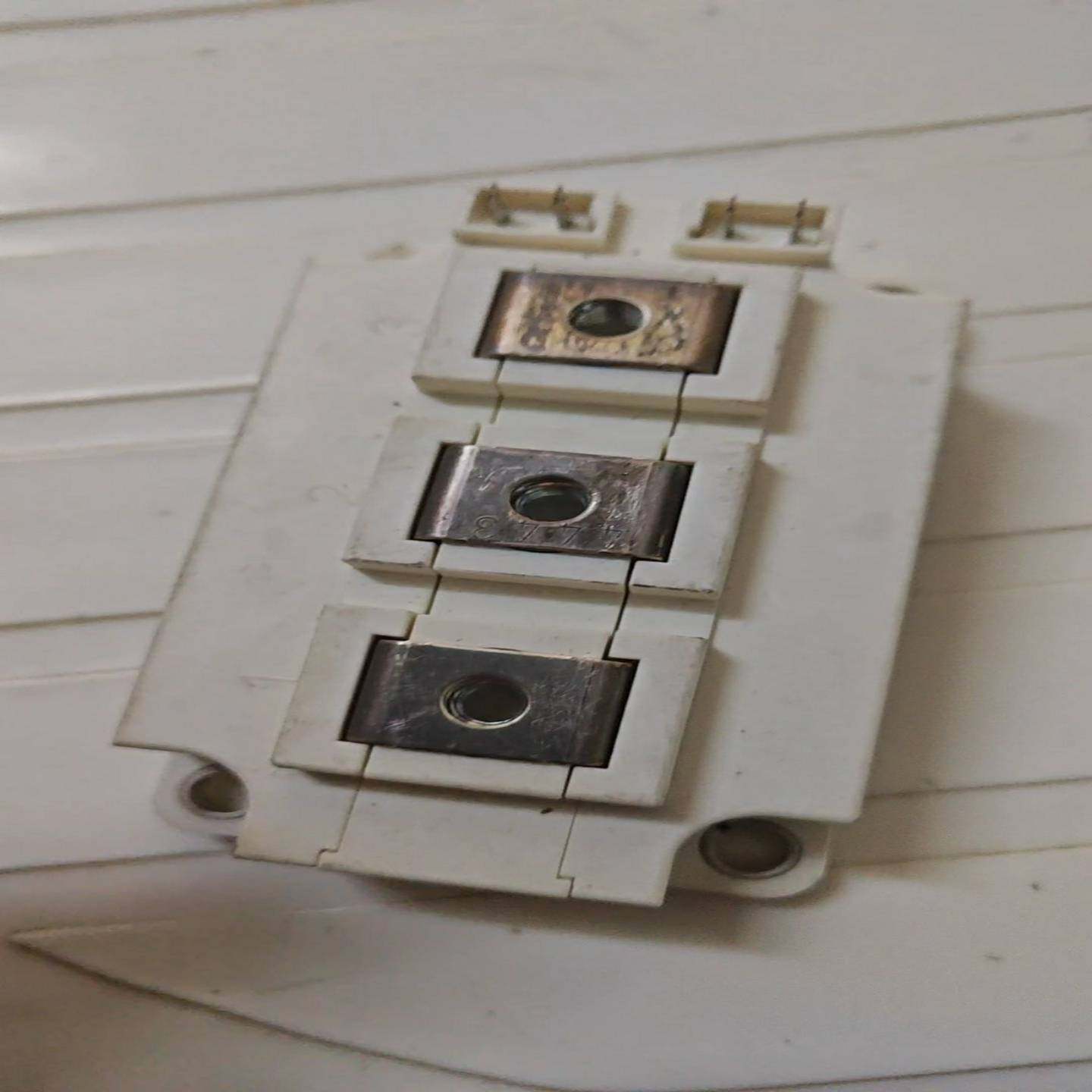 库存没有使用过的英飞凌模块型号FF300R17KE4功能包好{议价}