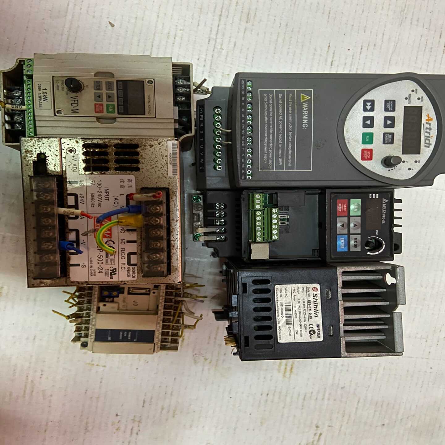 打包处理瑕疵品，台达变频器士林变频器与PLC，明纬电源，--议价