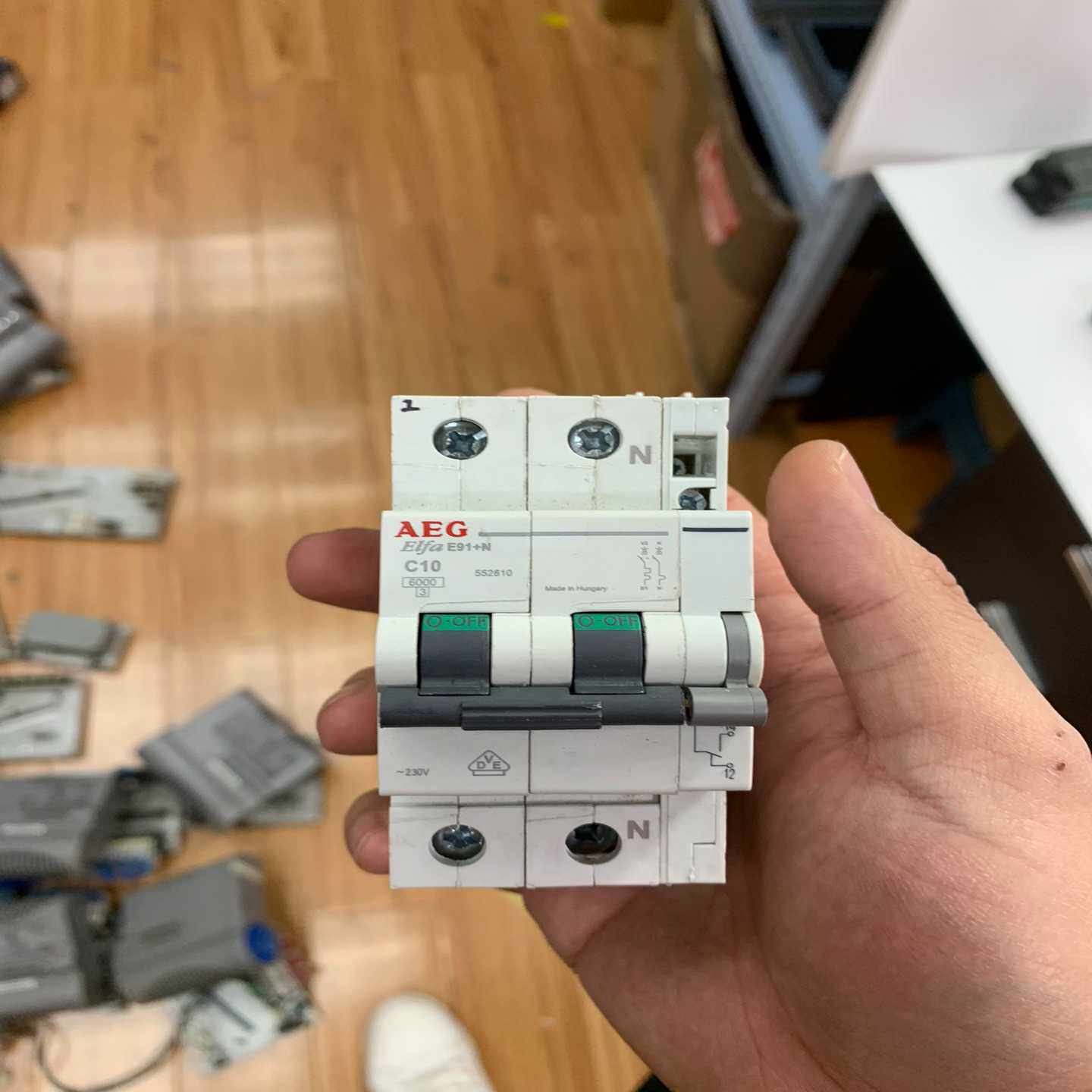 询价552810AEG开关模块！成色非常好！来