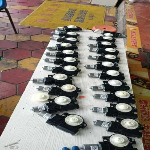 丰田RAV4天窗电机，原装拆车件，型号SR158，成色如图，--议价商