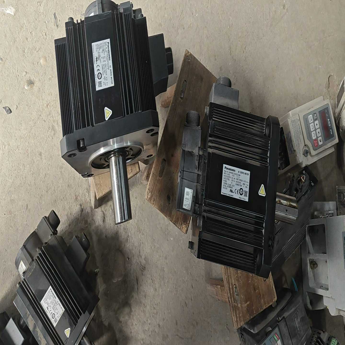 MHME202GCGM  松下2000瓦 伺服马达有2台单价--议价商品