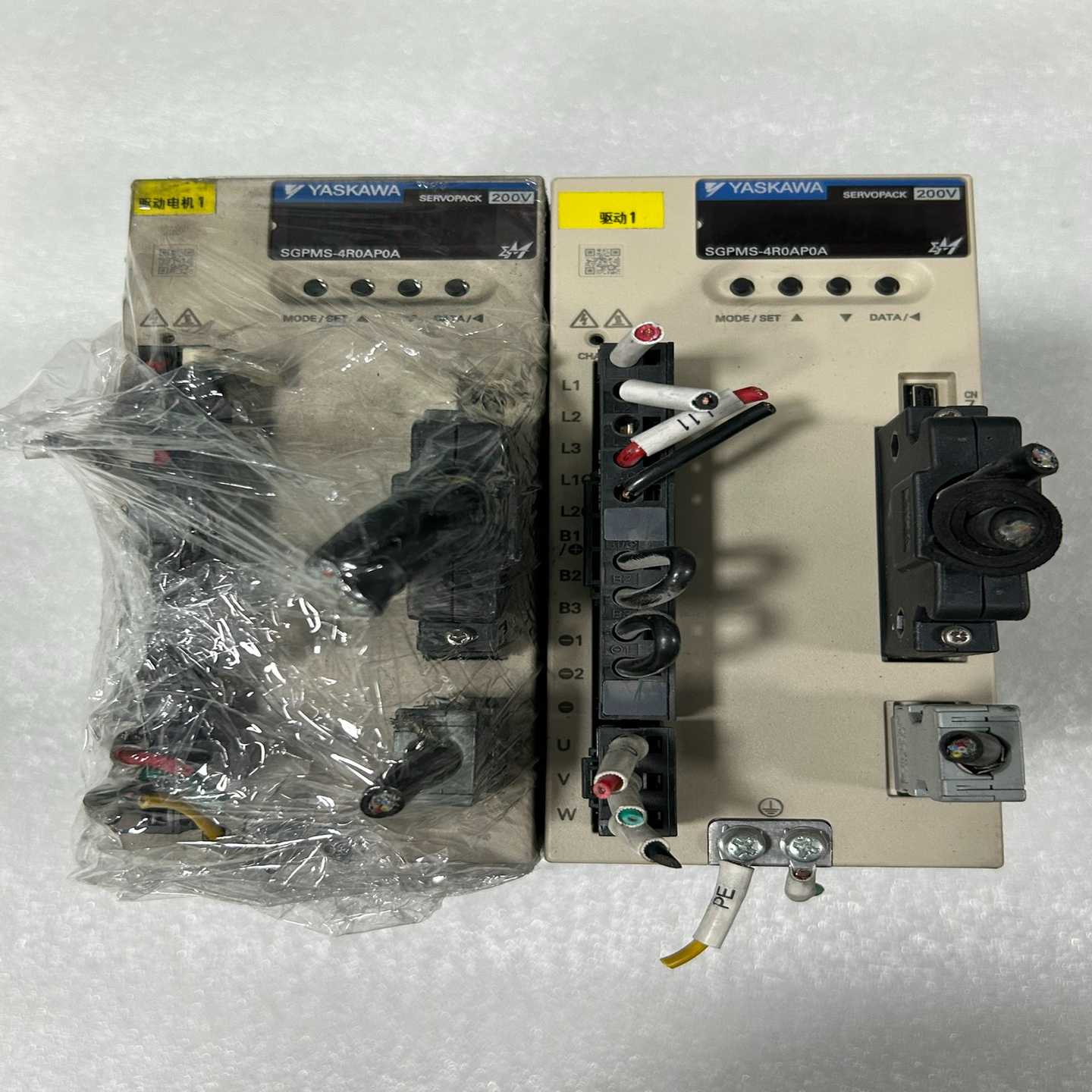 安川驱动器SGMPS-4R0AP0A，两台，成色如图，功询价