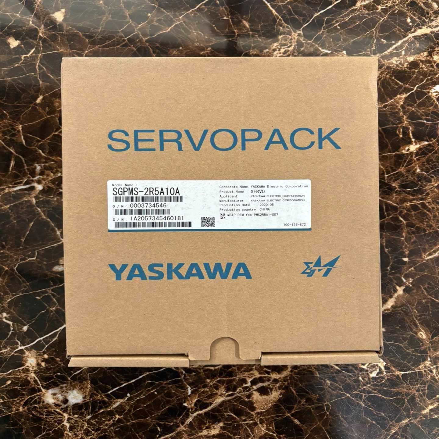 全新安川 SGPMS-2R5A10A 450W伺服驱动器{议价}