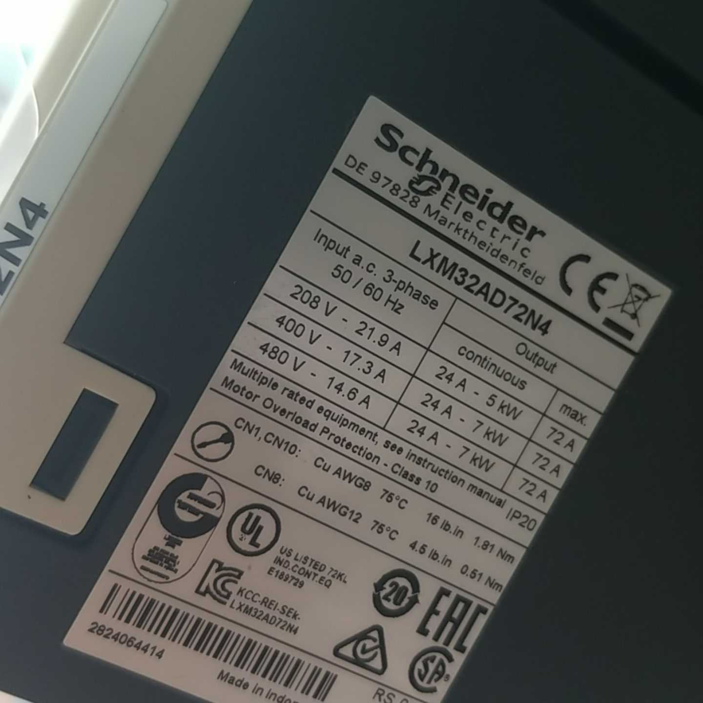 询价施耐德伺服器LXM32AD72N4新的一台，邮费自理，议