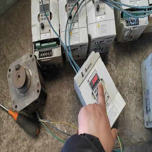 台达变频器VFD015M43B变频器，1.5kw件还有3【卡奥电子】