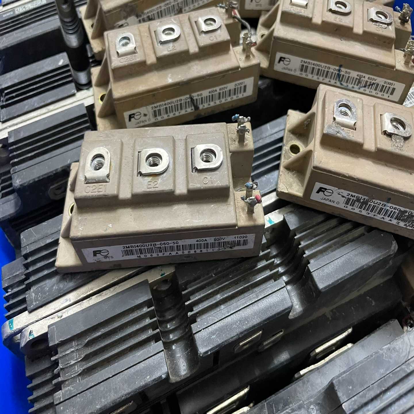 2MBI400U2B-060-50用，拍前~询价
