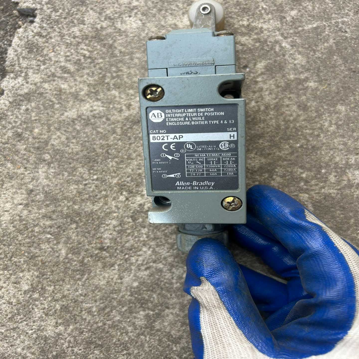 AB罗克韦尔限位开关型号802T-AP，成色如图适用