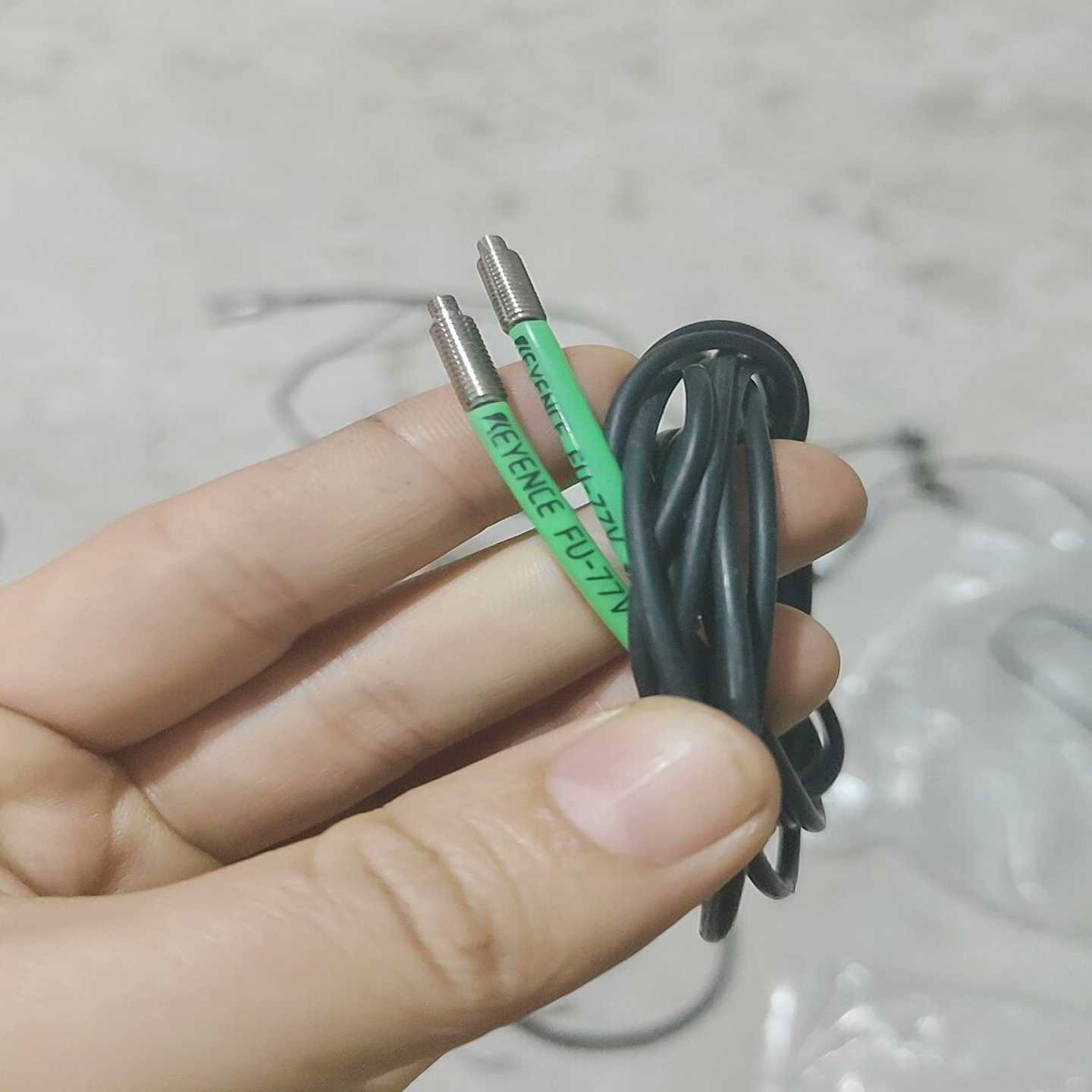 议价基恩士FU-77V原装正品光纤传感器，如图所示50一个